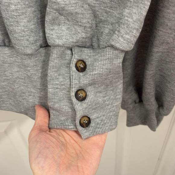 BOGO: Temu Gray Cropped Sweater L - Picture 4 of 5